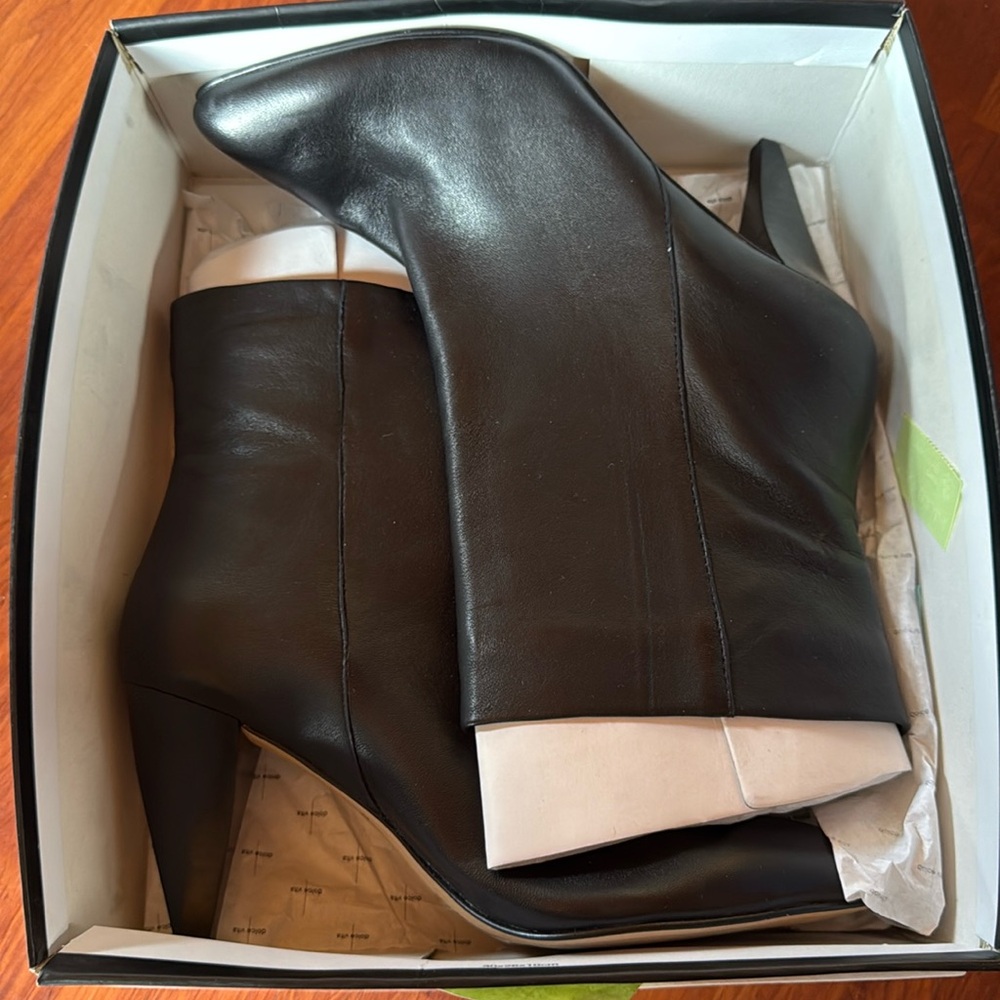 Women’s size 8 dolce vita heel boots 
Black
Loxen bootie